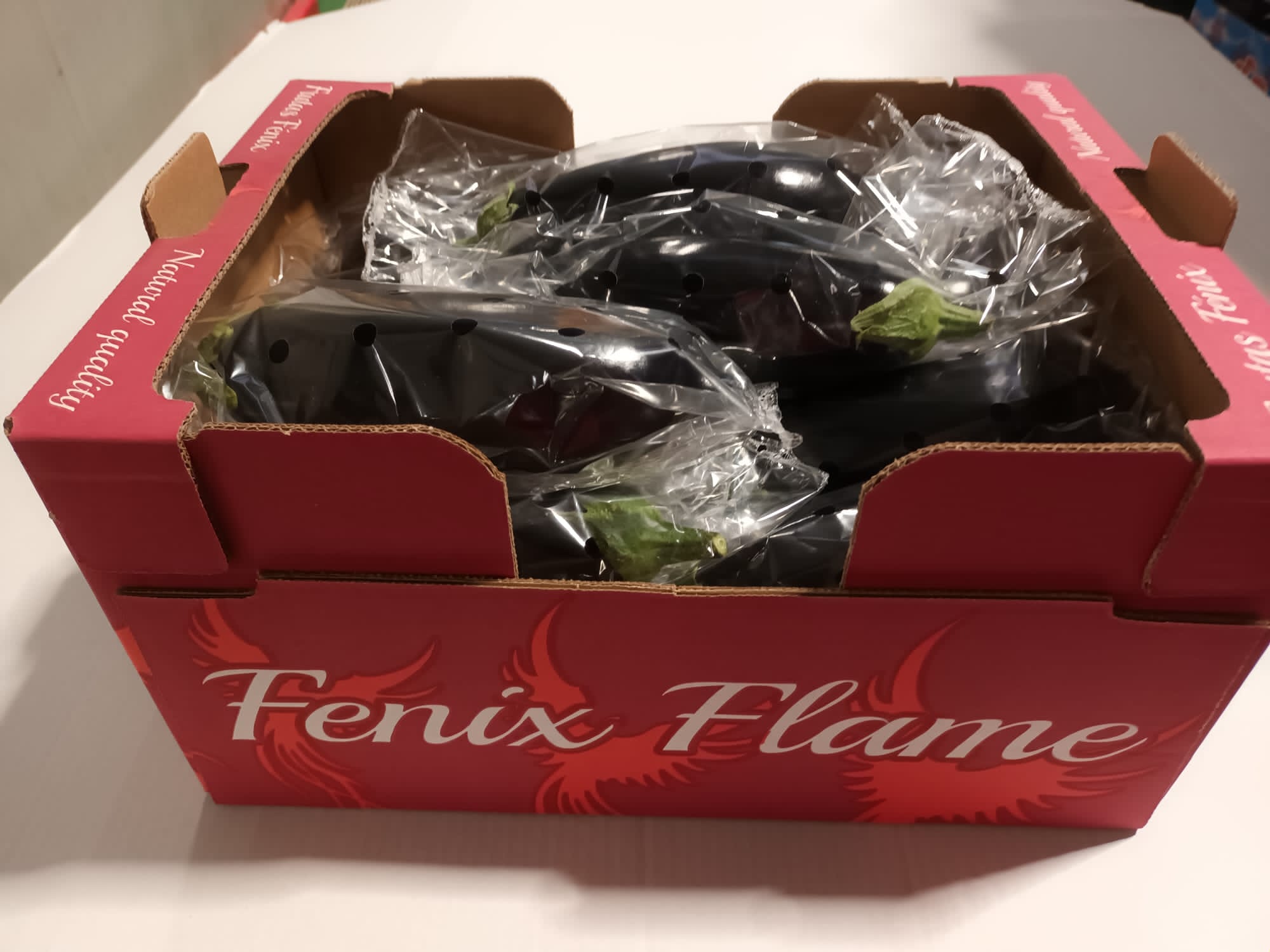 Fresh, premium eggplants exported from Spain, high-quality vegetables for export